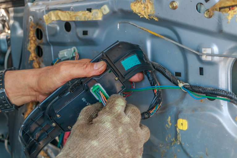 vehicle entry button circuitry car and door unlocking services available round the clock in palm harbor, fl